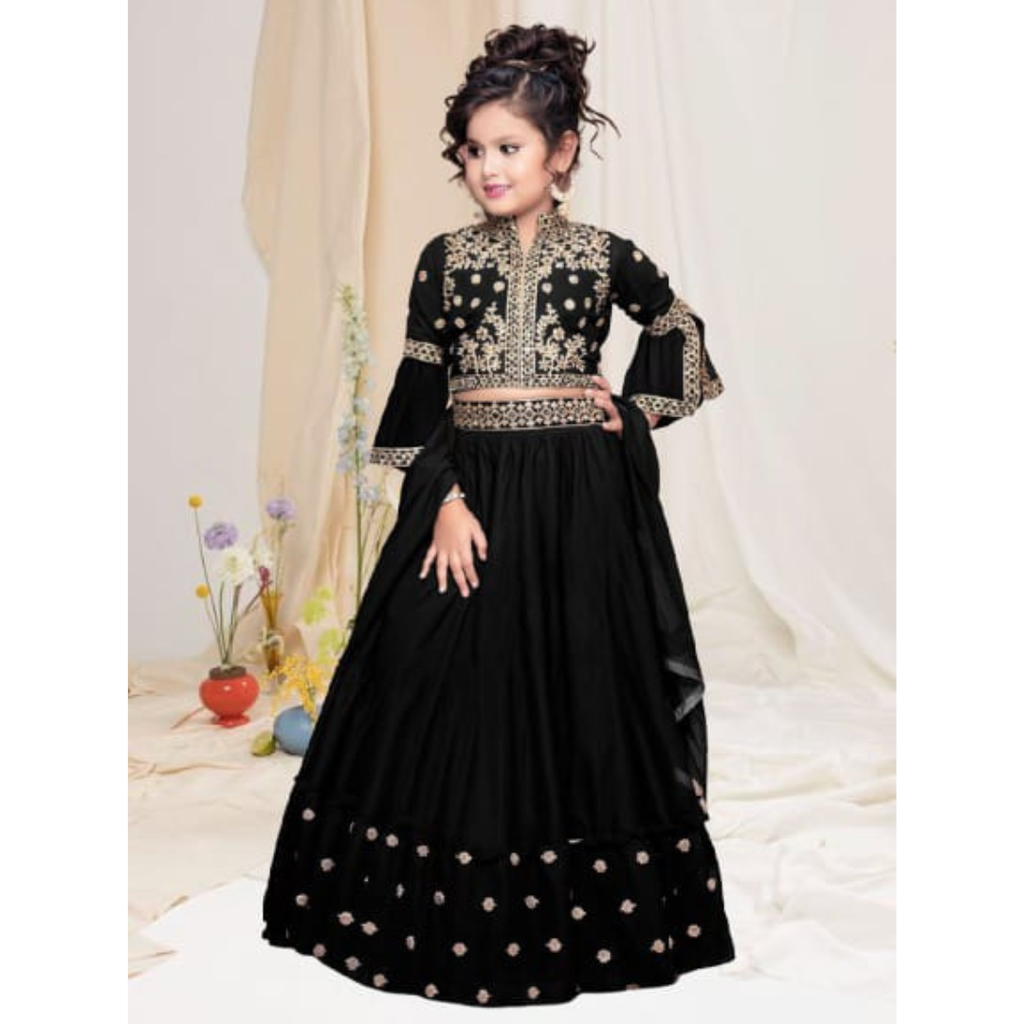 HK CREATION Crepe Georgette with Beautiful Embroidery Work
