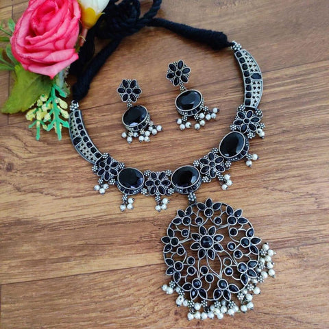 Oxidized metal jewelry store