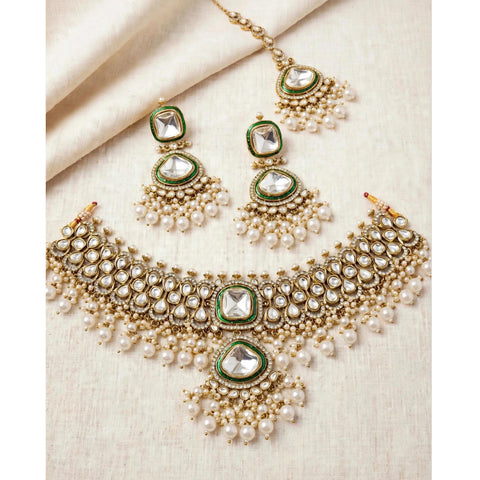 Regal Kundan Bridal Jewellery Set – Choker, Earrings & Maang Tikka